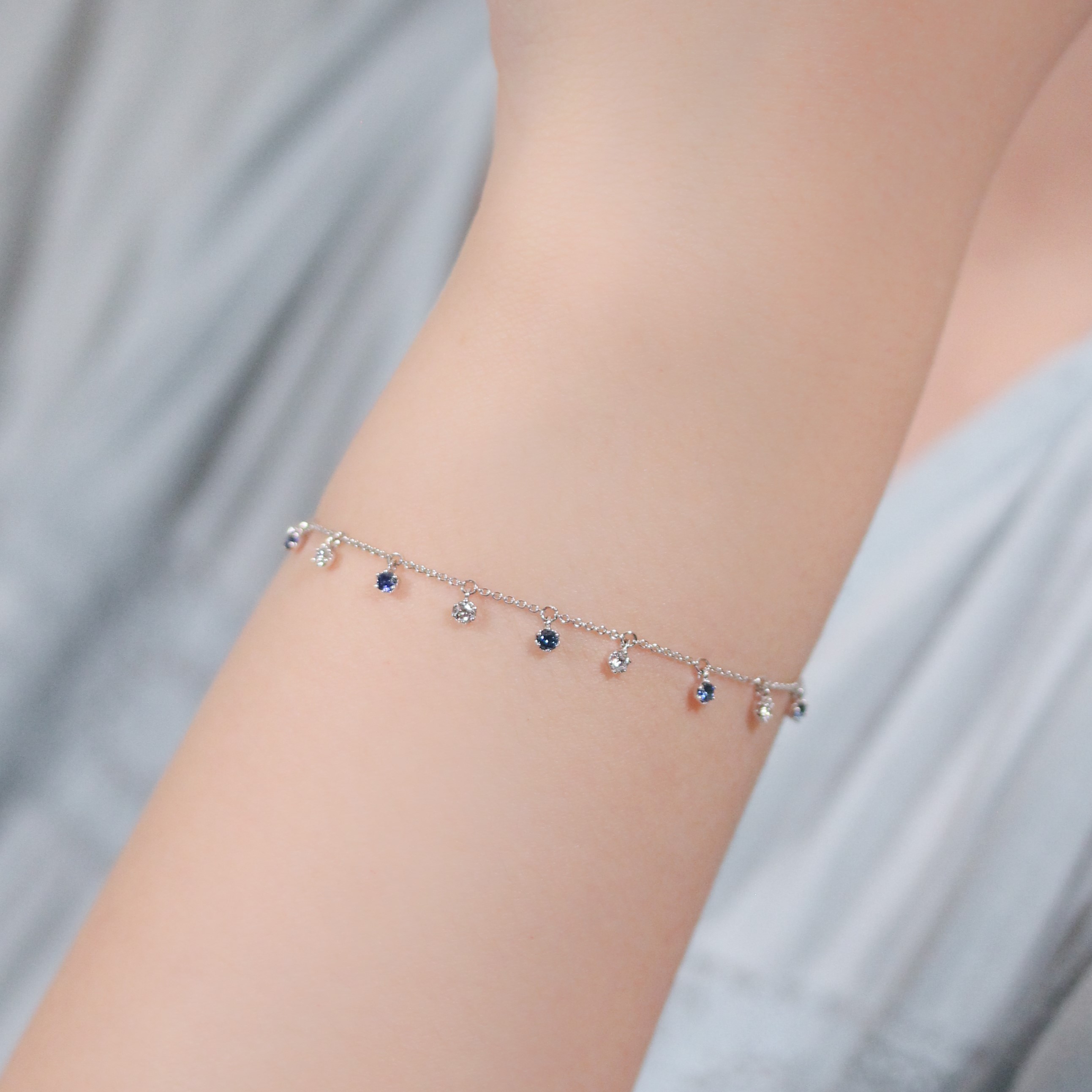 Dot-dot  blue sapphire diamond bracelet